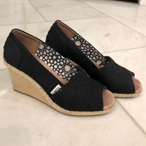 Toms black canvas wedge peep toe shoes